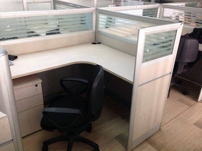 搬家急售！河西越秀路辦公桌轉(zhuǎn)椅超值轉(zhuǎn)讓